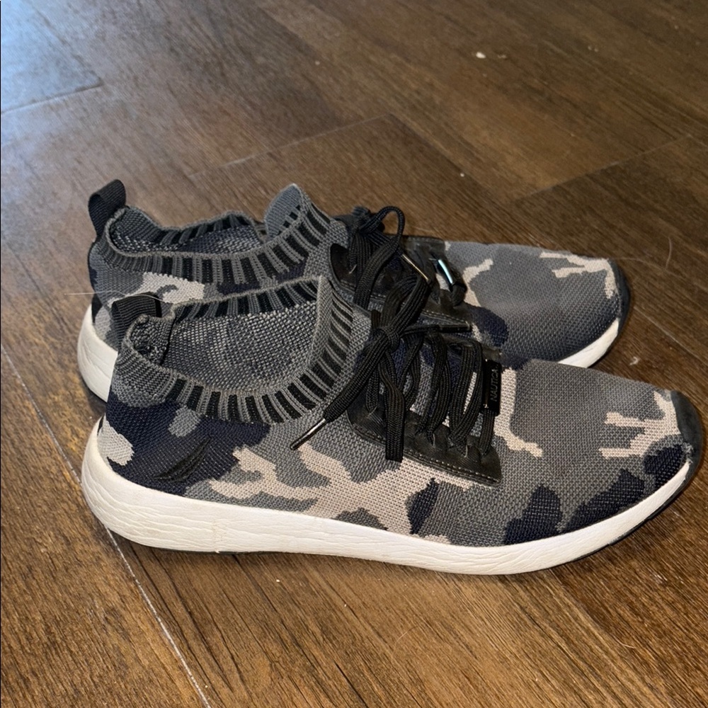 Nautica Women's Black and Gray Camouflage Sneakers